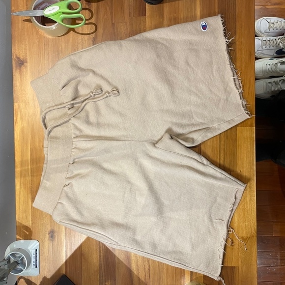 CHAMPION distressed sweat shorts  L - Picture 2 of 3